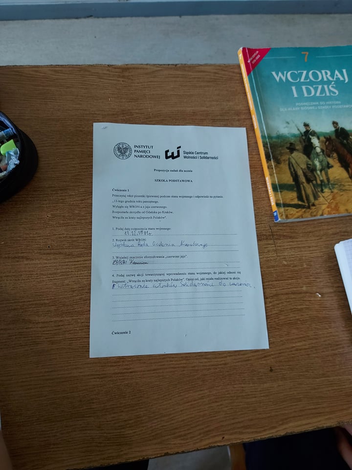 Kartka z napisaną treścią kolejnego zadania projektowego